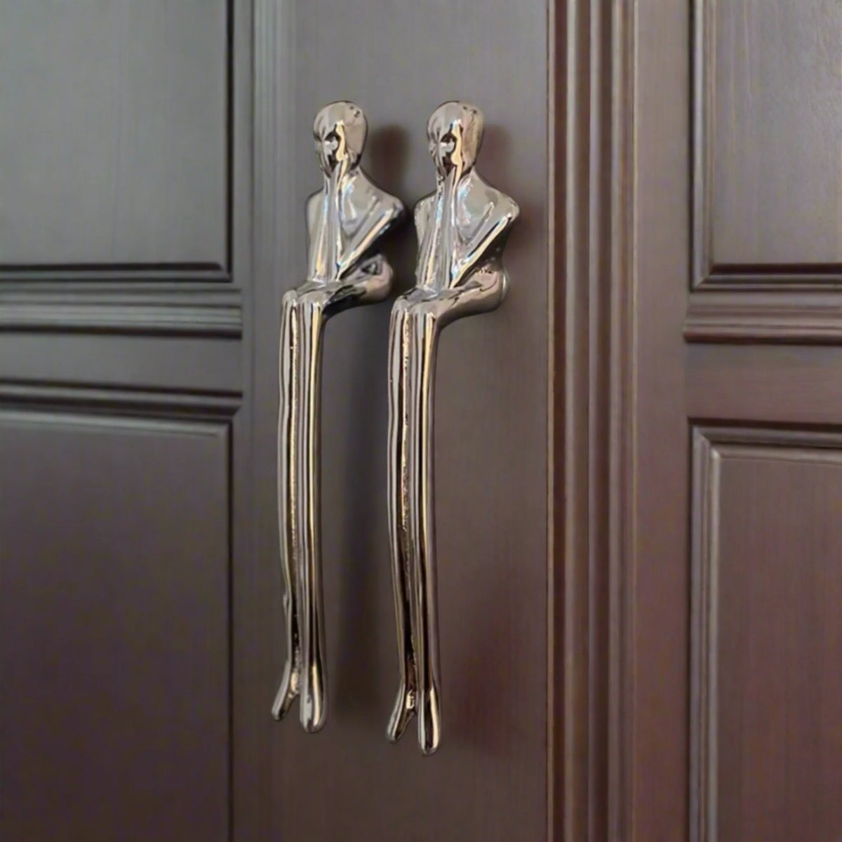 Abstract Figure Cabinet Pull in Polished Brass – Modern Drawer Handle for Furniture & DIY | Thomler