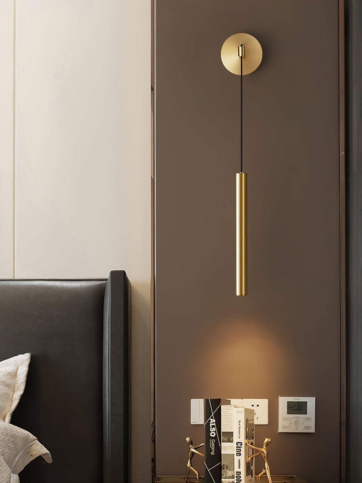 Modern Minimalist Vertical Bar LED Wall Sconce – Brass or Black Finish | Thomler