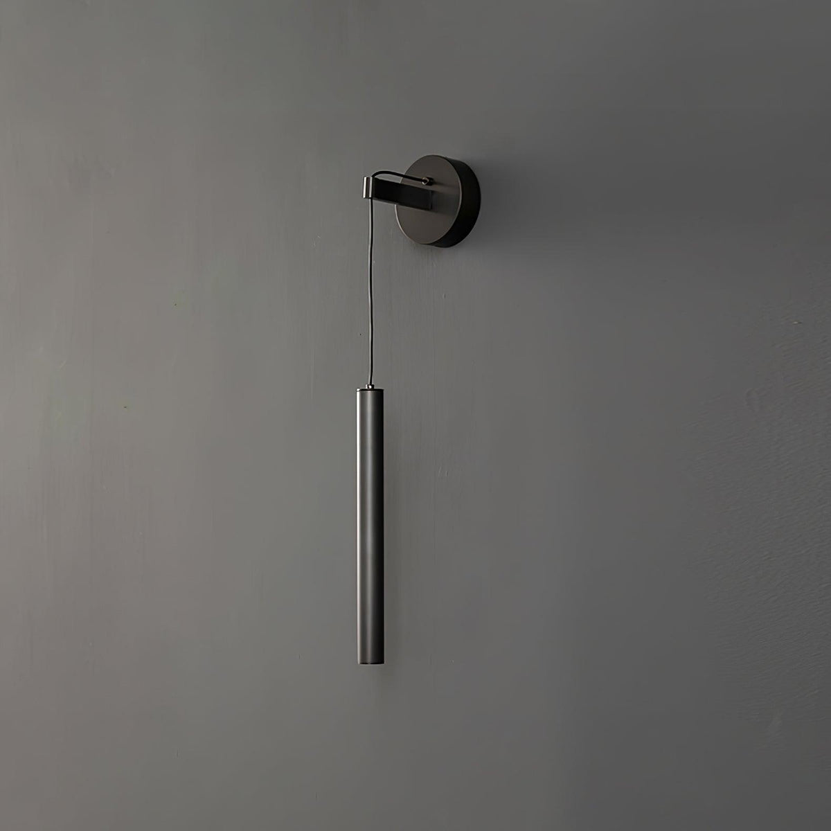 Modern Minimalist Vertical Bar LED Wall Sconce – Brass or Black Finish | Thomler