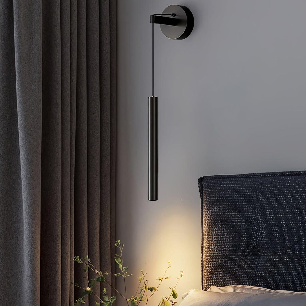 Modern Minimalist Vertical Bar LED Wall Sconce – Brass or Black Finish | Thomler