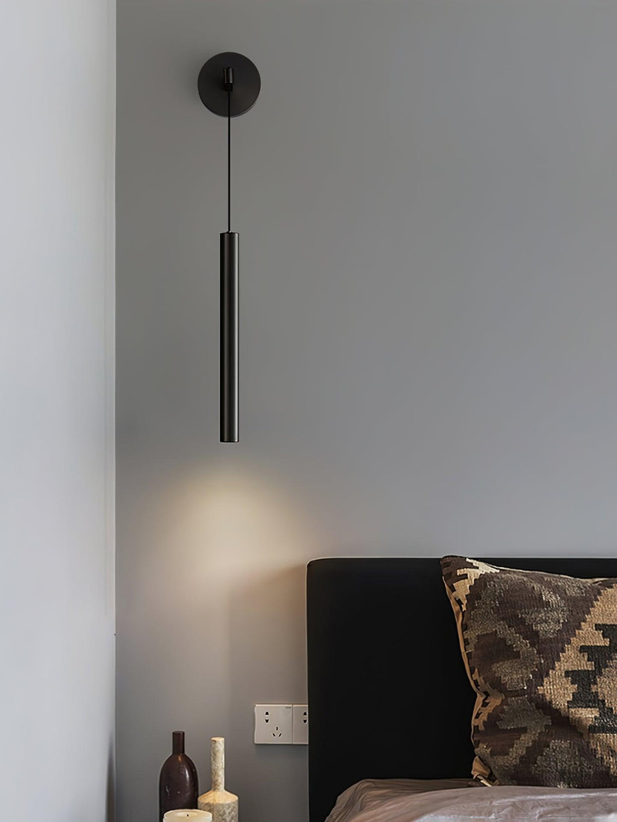 Modern Minimalist Vertical Bar LED Wall Sconce – Brass or Black Finish | Thomler