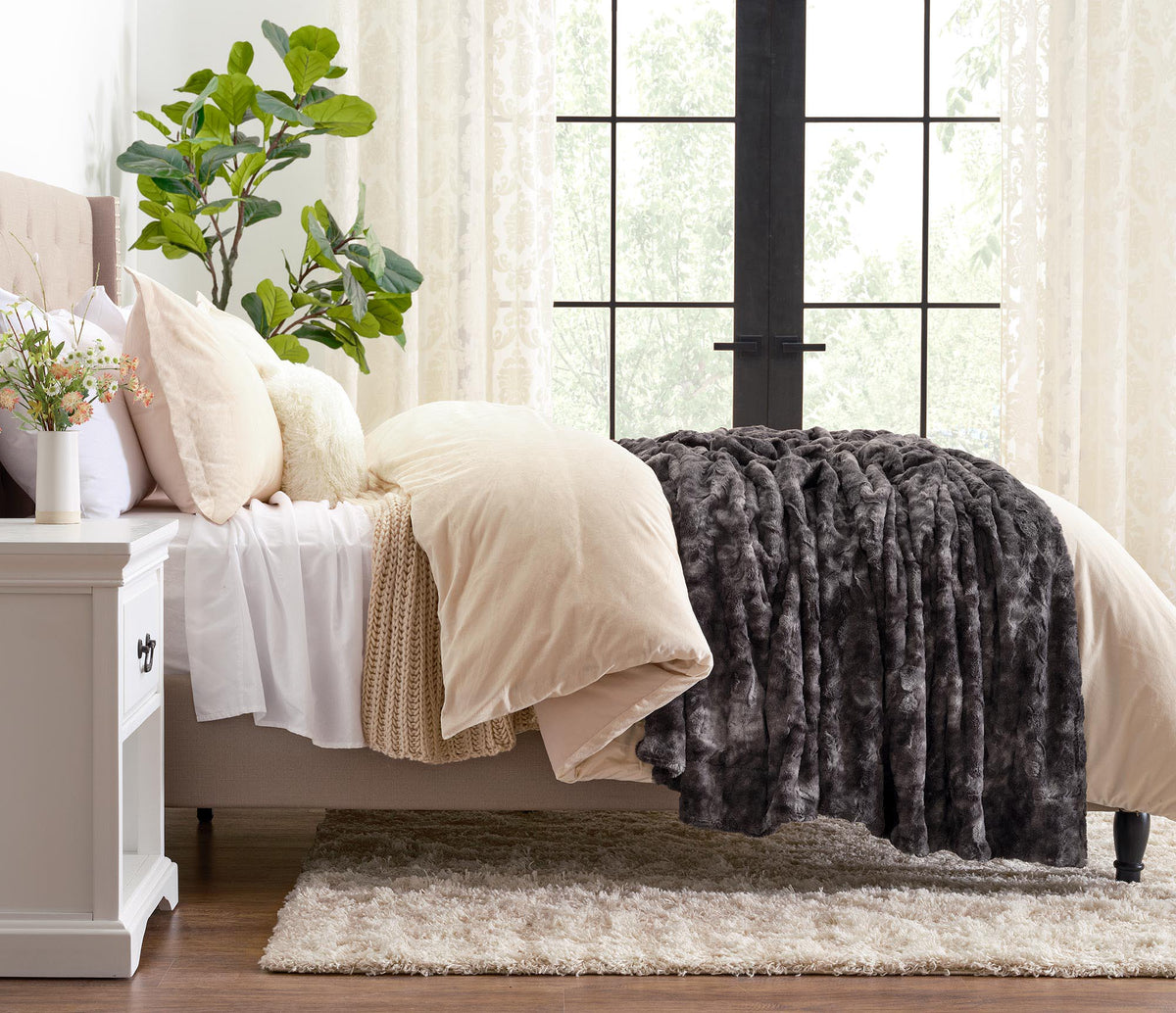 Reversible Oversized Faux Fur Wolf Throw Blanket – Premium Soft Microfiber for Couch, Bed & Chairs | Thomler