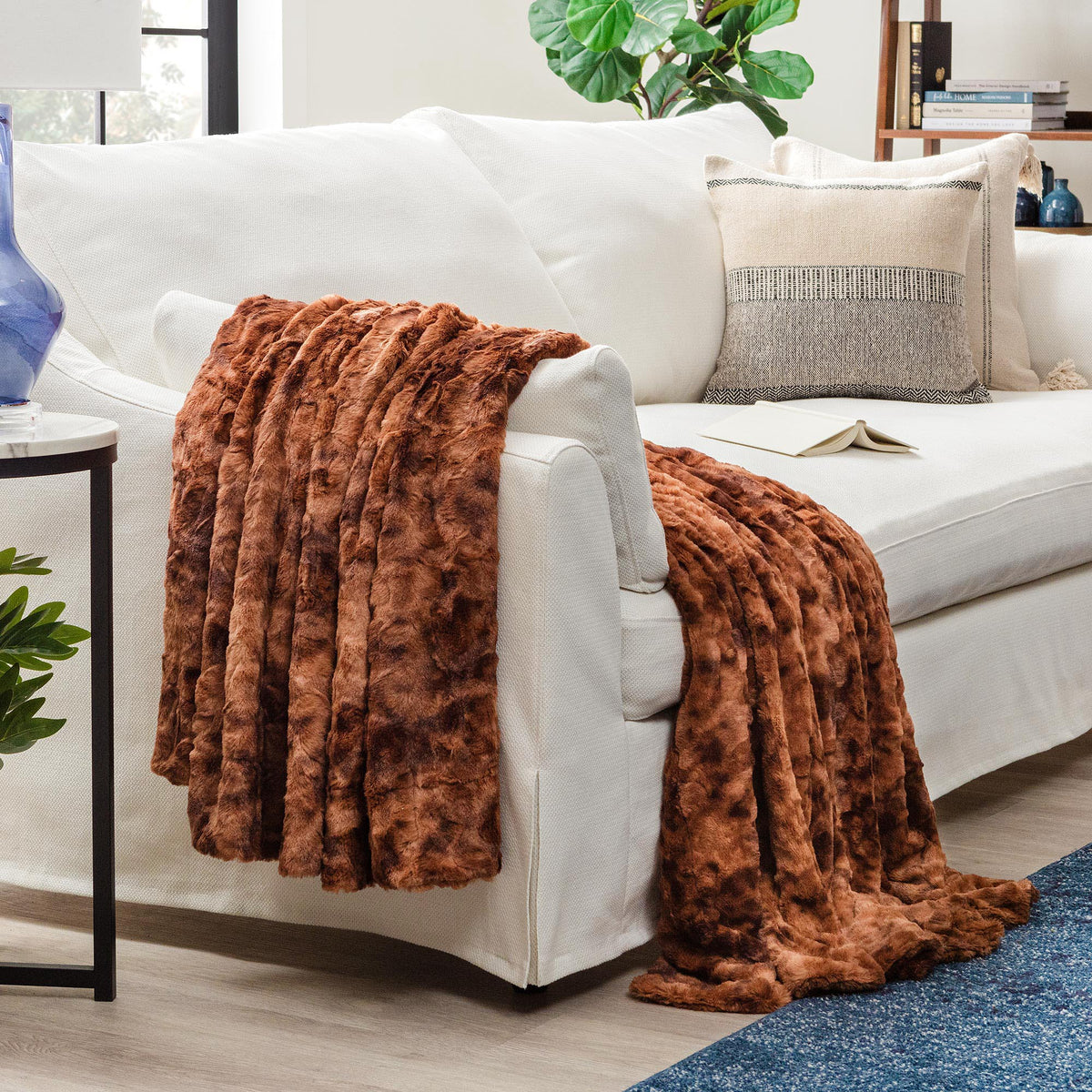 Reversible Oversized Faux Fur Wolf Throw Blanket – Premium Soft Microfiber for Couch, Bed & Chairs | Thomler