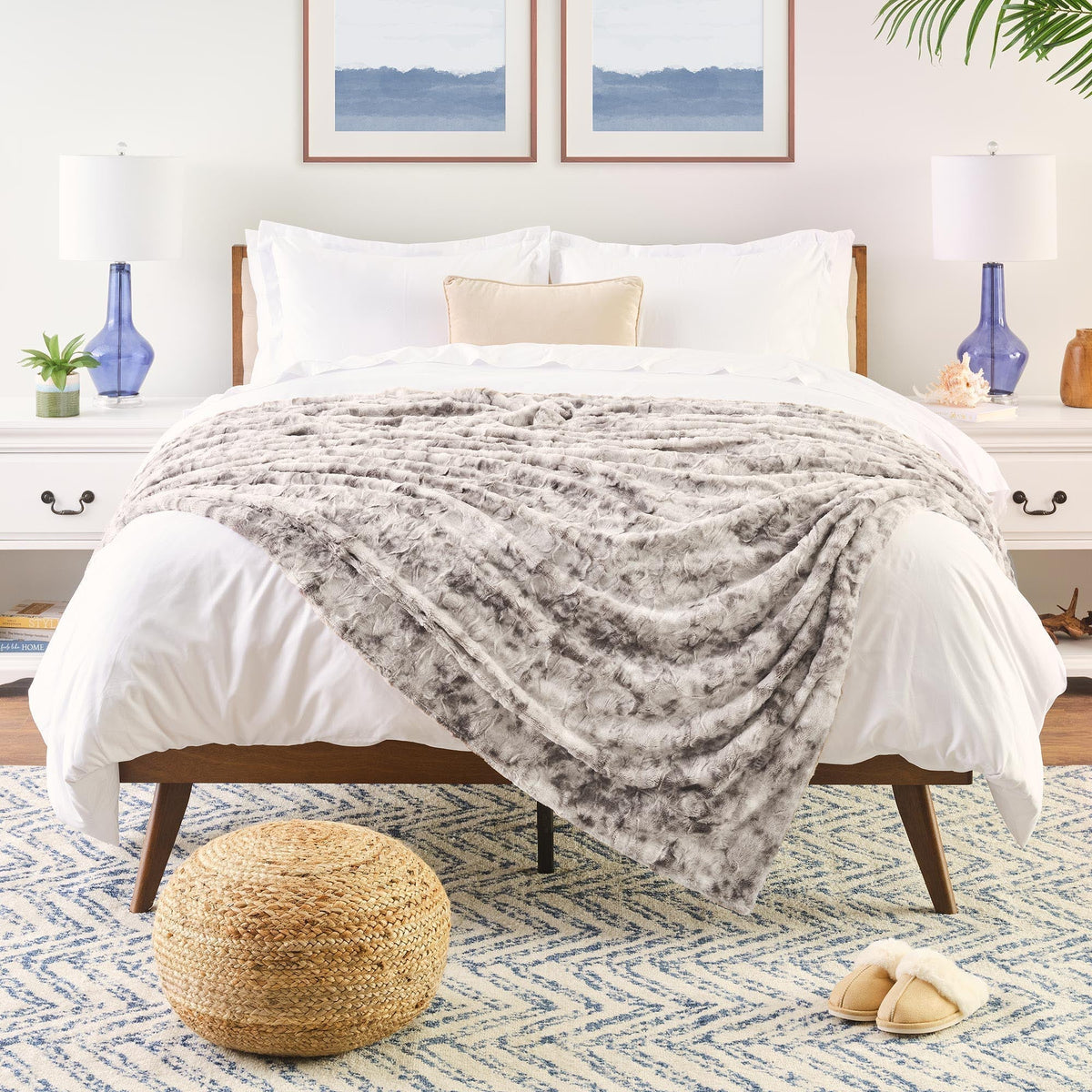 Reversible Oversized Faux Fur Wolf Throw Blanket – Premium Soft Microfiber for Couch, Bed & Chairs | Thomler