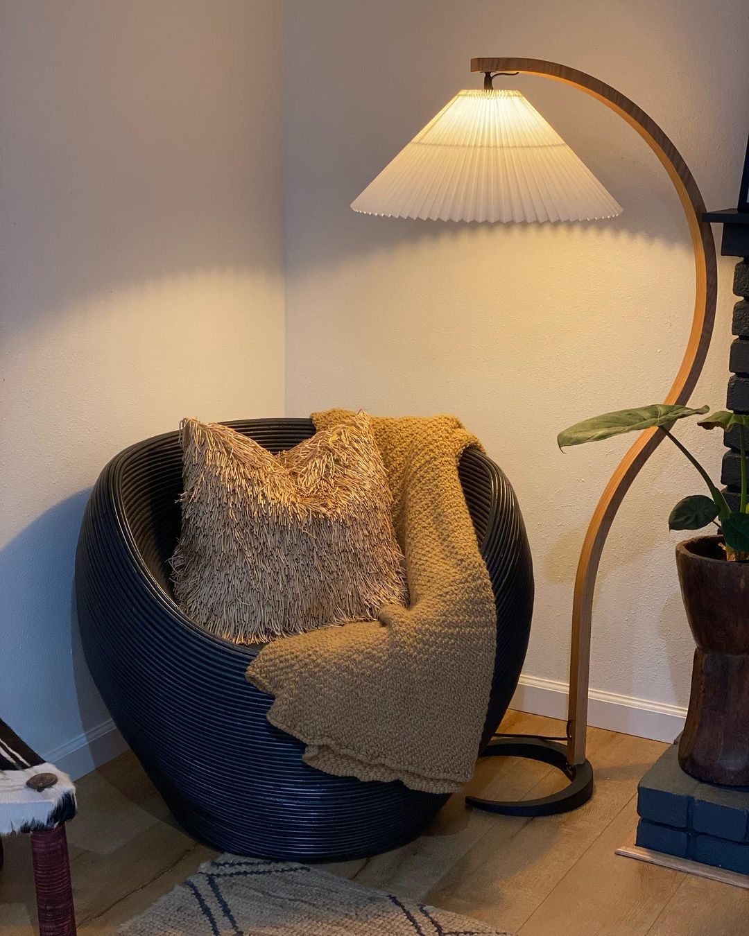 Floor Lamp Beech Wood Arc 150.0 cm Natural Living Room Reading Light Linen Shade Scandinavian Retro Lighting | Thomler