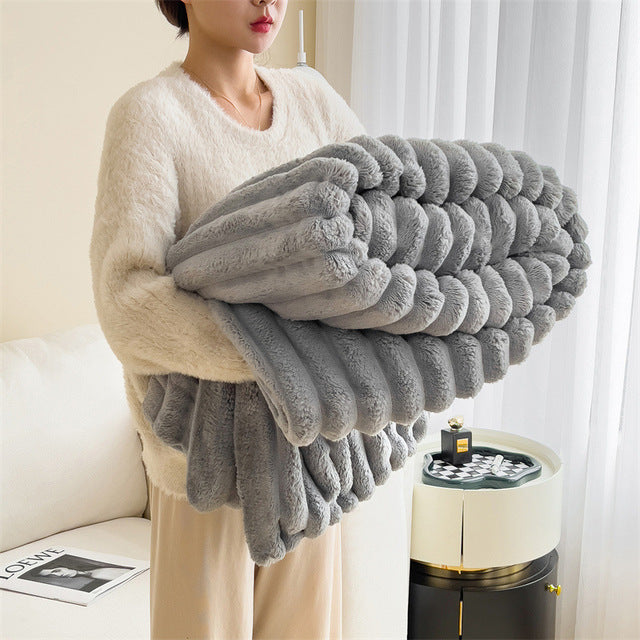Plush Faux Fur Throw Blanket – Ultra Soft Cozy Fleece for Couch, Bed & Living Room Decor in Gray, Cream, Pink, Brown & Green Colors | Thomler