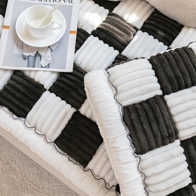 Chenille Pet Blanket with Non-Slip Backing – Plush Furniture Protector for Dogs & Cats – Machine Washable Couch Cover | Thomler