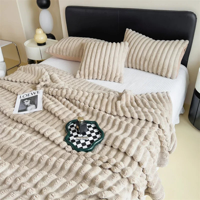 Faux Shearling Throw Blanket – Plush Fleece for Couch, Bed & Living Room in 5 Sizes | Cozy Soft Layering Piece for Cold Seasons & | Thomler