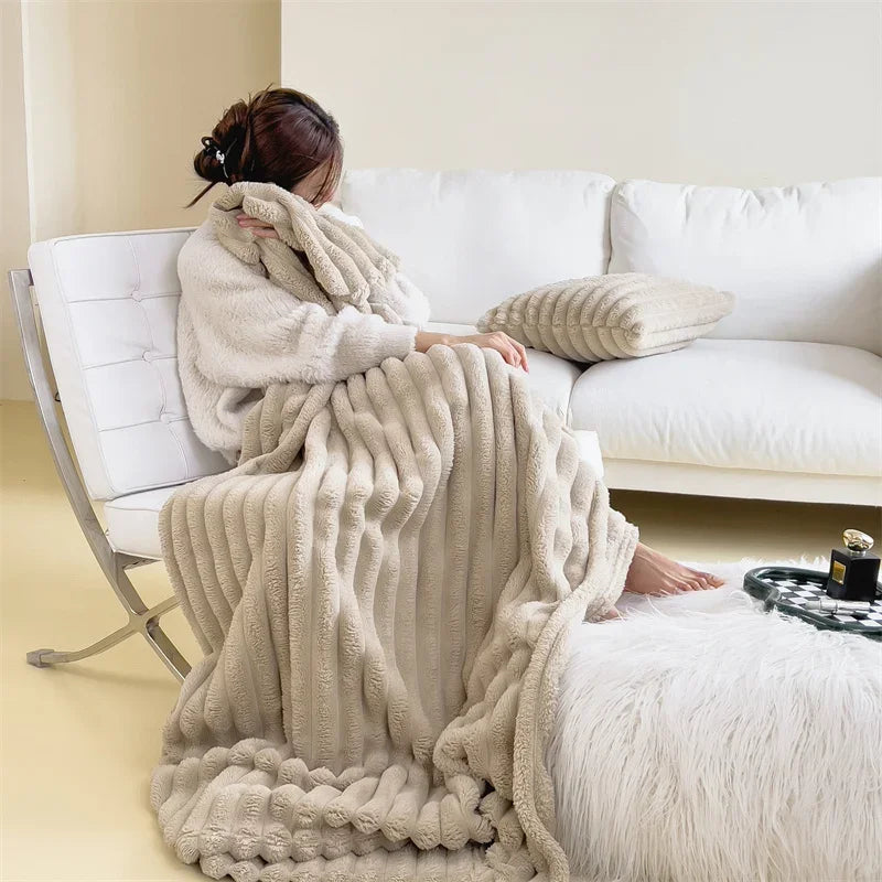 Faux Shearling Throw Blanket – Plush Fleece for Couch, Bed & Living Room in 5 Sizes | Cozy Soft Layering Piece for Cold Seasons & | Thomler