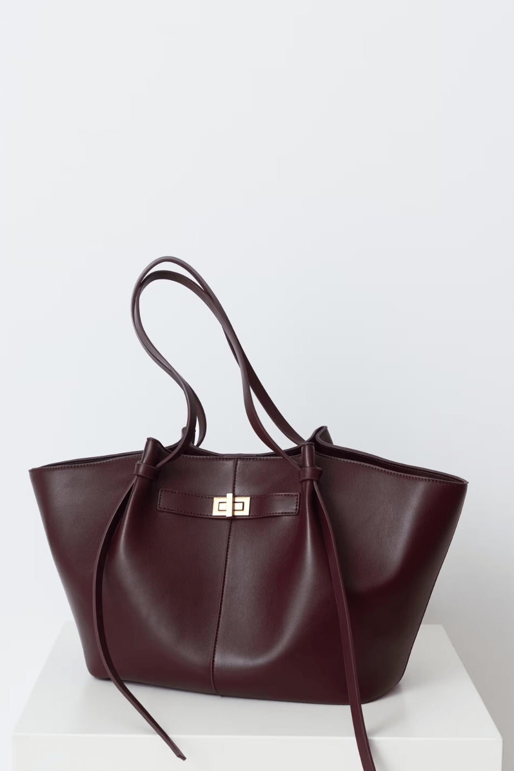 Structured Leather Carryall with Hardware Accent & Interior Organizer Pocket for Daily Commute | Thomler