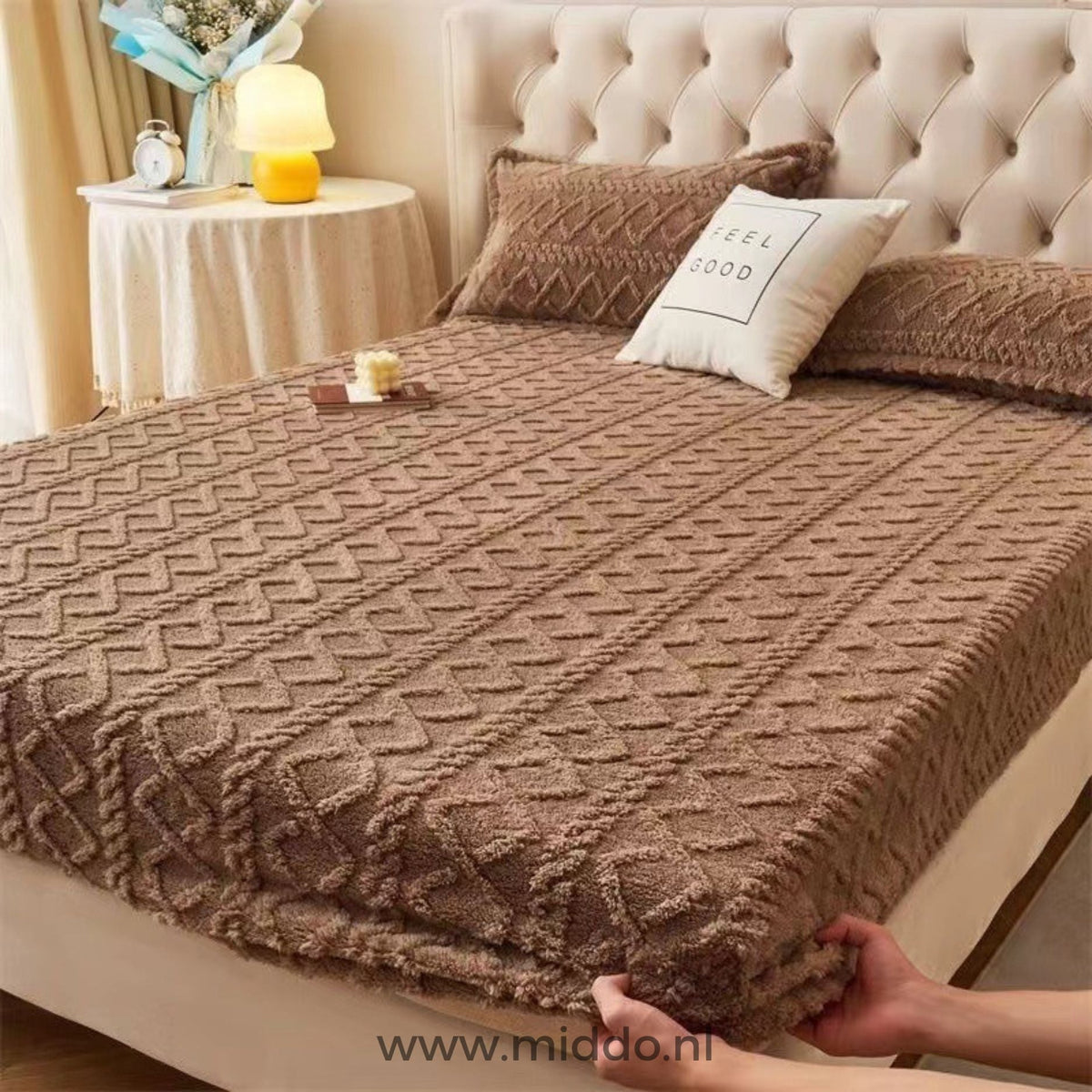 Plush Velvet Fleece Fitted Sheet with Bonus Pillowcases – Ultra-Soft, Warm & Wrinkle-Free | Thomler