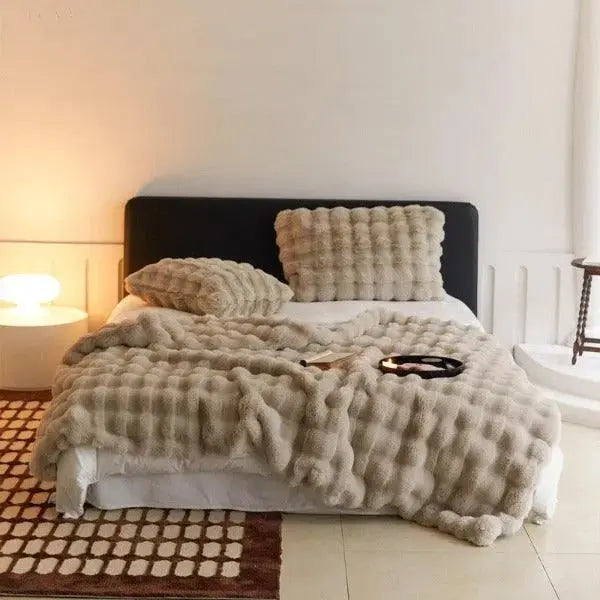 Plush Textured Throw Blanket for Couch & Bed – Oversized Soft Fleece Cover with Anti-Pilling Finish – Winter Warmth Layer for Living Room | Thomler