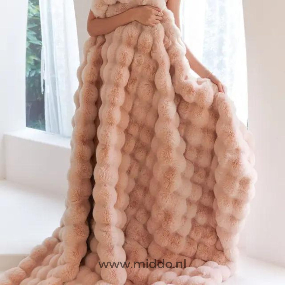 Ultra-Plush Sherpa Throw Blanket – Heavyweight Faux Fur, Cloud-Soft & Toasty for Winter Evenings | Thomler