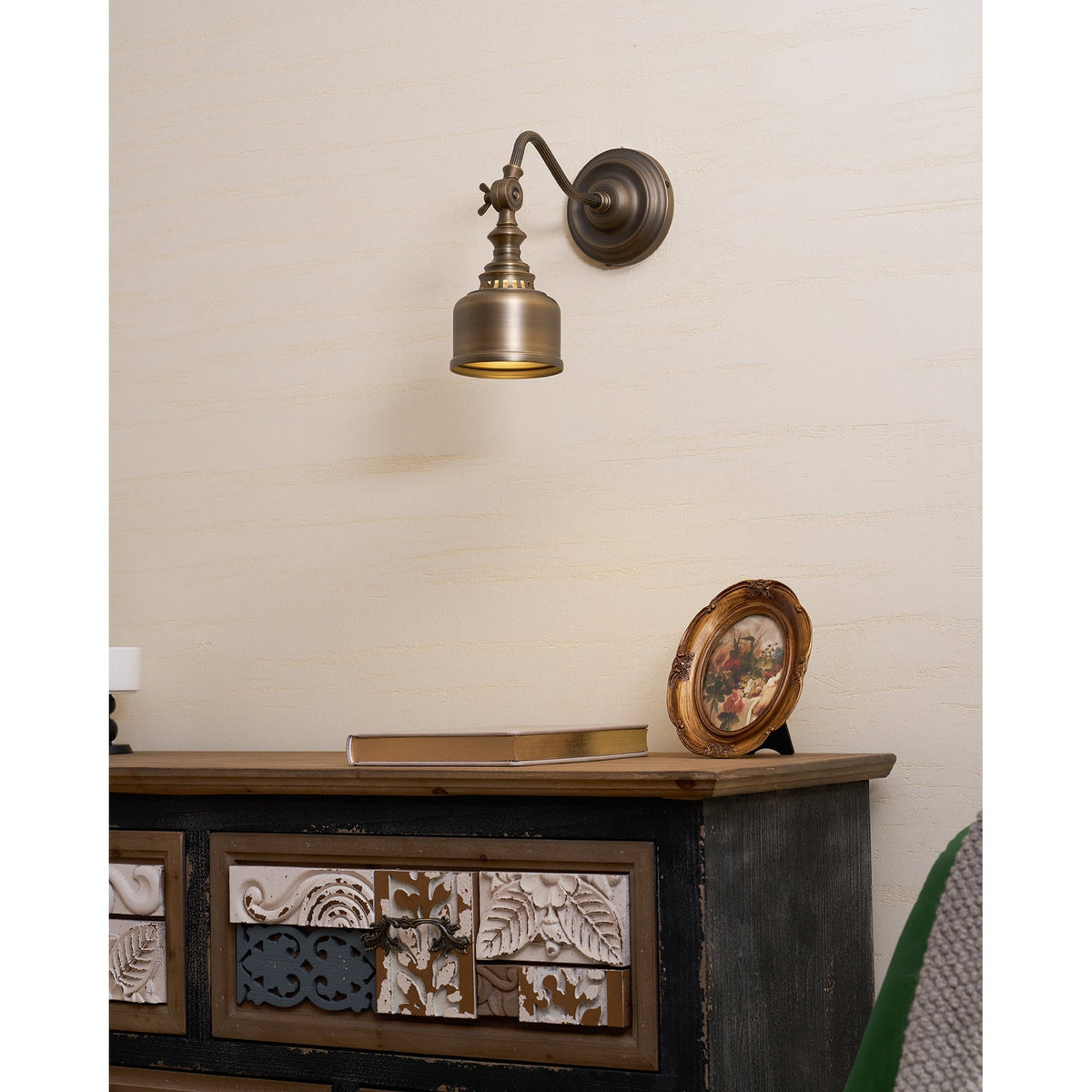 Adjustable Brass Wall Reading Light with Antique Finish – Flexible Sconce for Bedroom & Study | Thomler