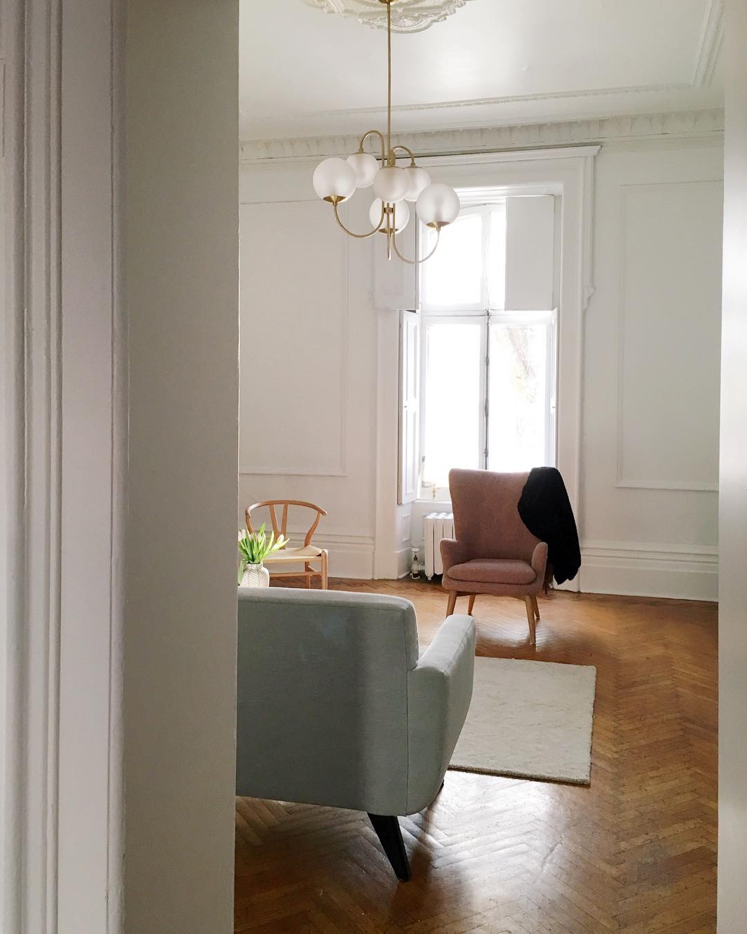 Chandelier Metal Glass 30 in x 27.6 in Indoor Ceiling Lighting | Thomler
