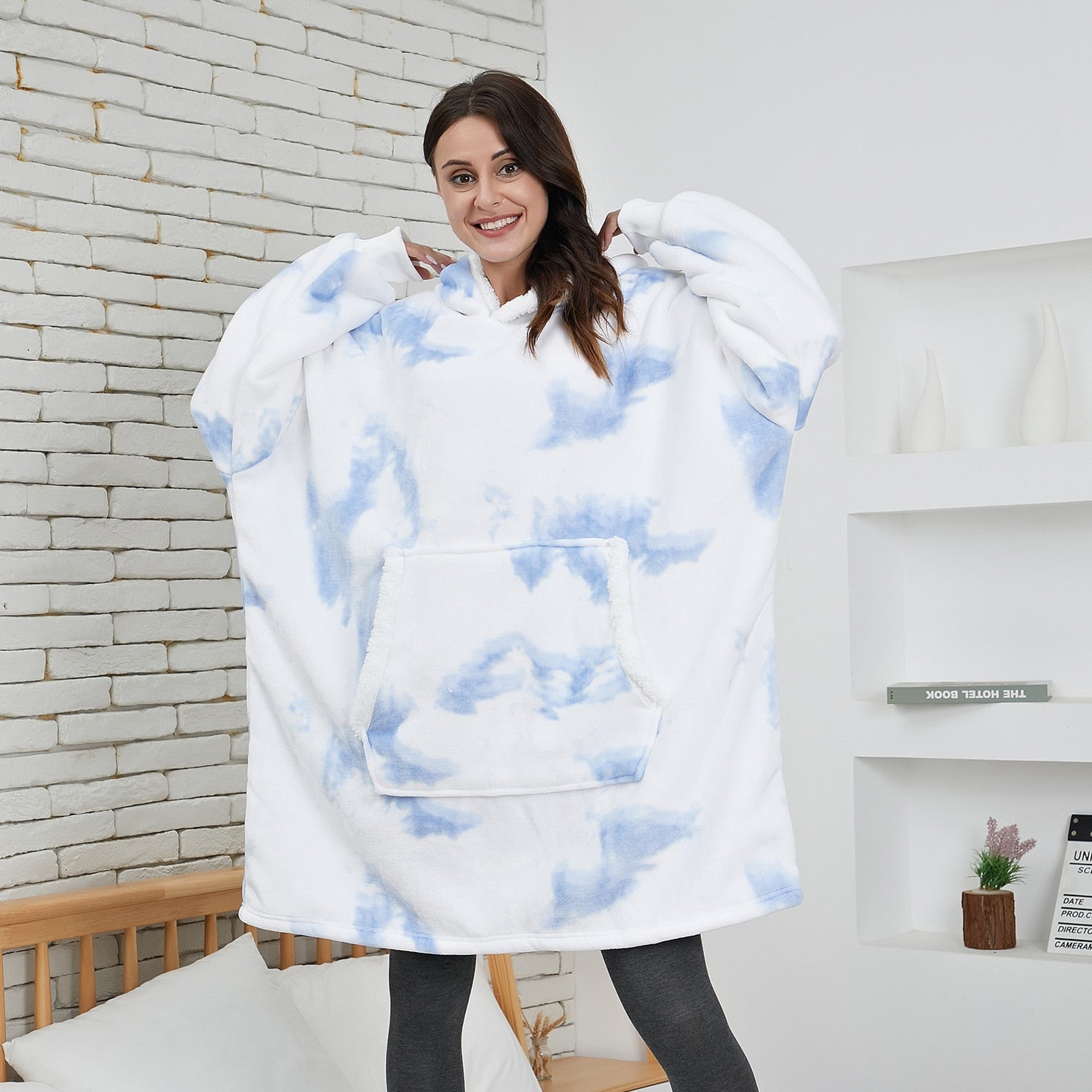 Oversized Wearable Blanket Hoodie with Pocket – Soft Fleece Throw for Couch & Bed – One Size Adults & Teens | Thomler