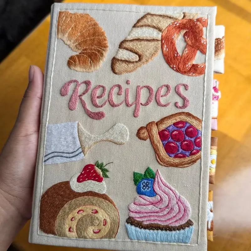 Rezeptbuch bestickter Einband – Spritzwassergeschützt & langlebig