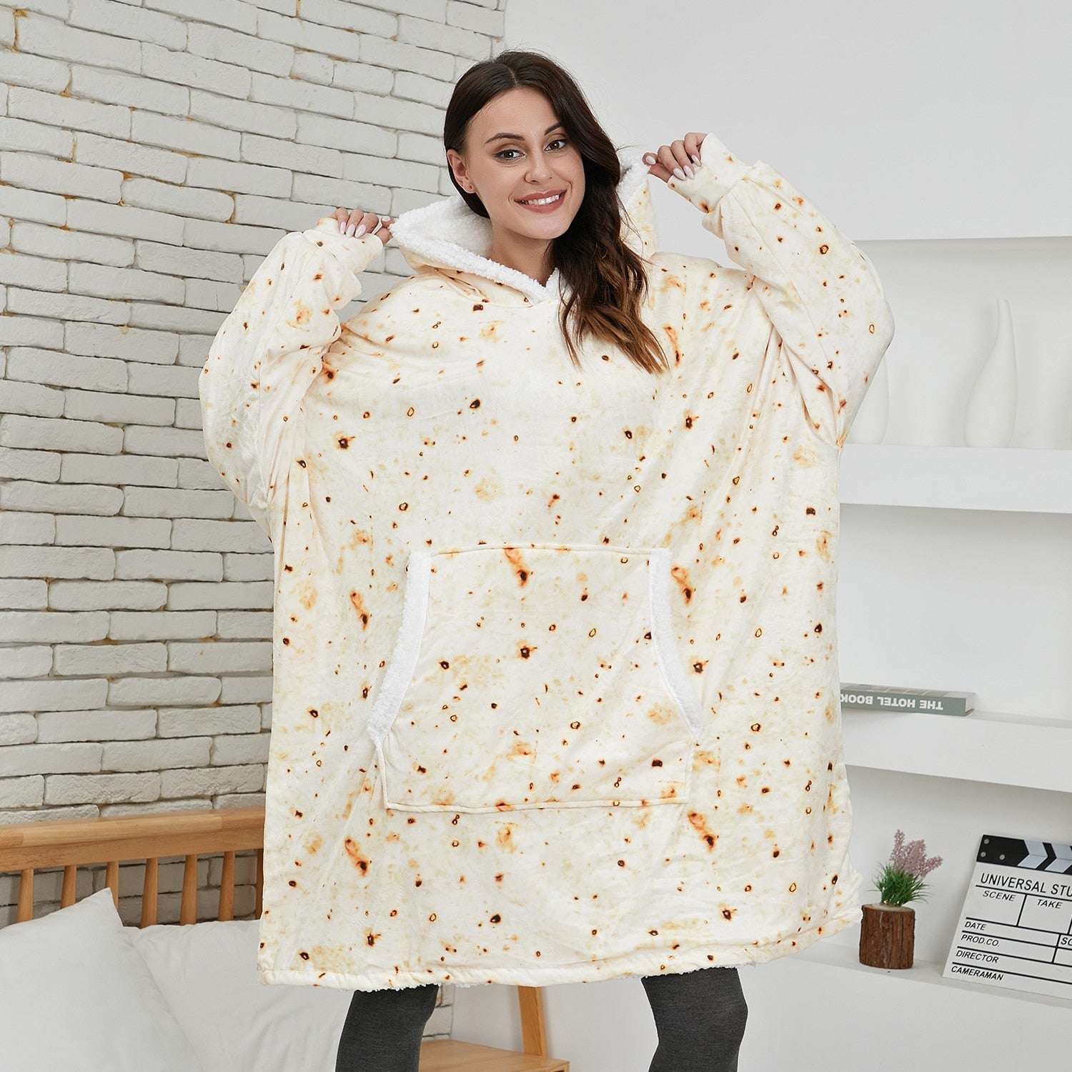 Oversized Wearable Blanket Hoodie with Pocket – Soft Fleece Throw for Couch & Bed – One Size Adults & Teens | Thomler