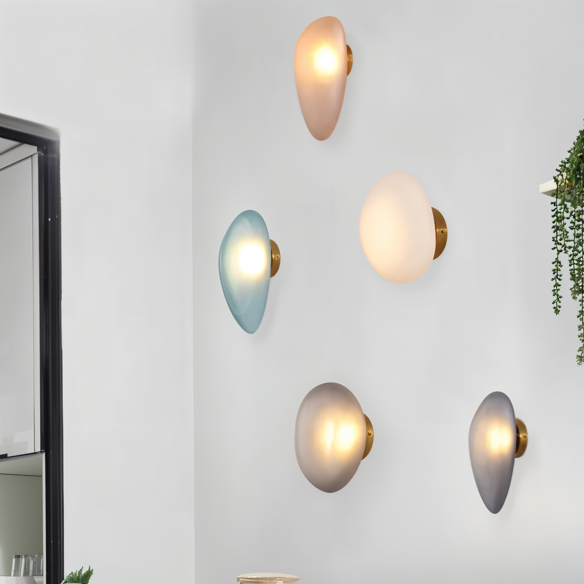 Glass Pebble-Shaped LED Wall Sconce – Warm White Light, Modern Minimalist Design for Living Room, Bedroom, Hallway – Blue, Amber, Smoke | Thomler
