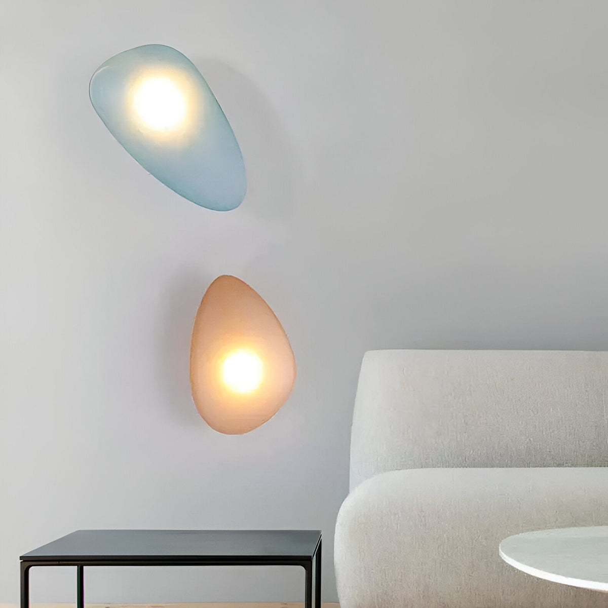 Glass Pebble-Shaped LED Wall Sconce – Warm White Light, Modern Minimalist Design for Living Room, Bedroom, Hallway – Blue, Amber, Smoke | Thomler