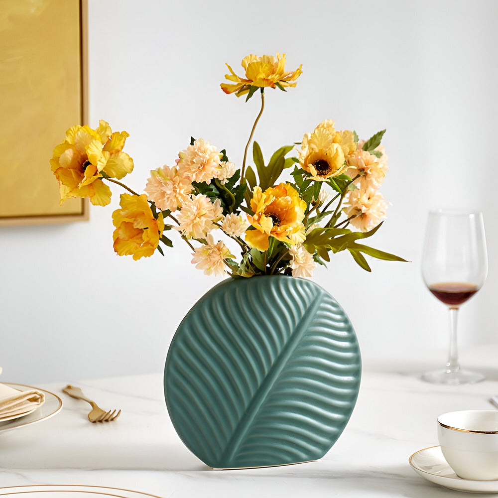 Ceramic Vase for Dried or Fresh Flowers – Nordic Style, Handcrafted Finish, Matte Glazed Pottery, Small Decorative Accent for Tabletop | Thomler