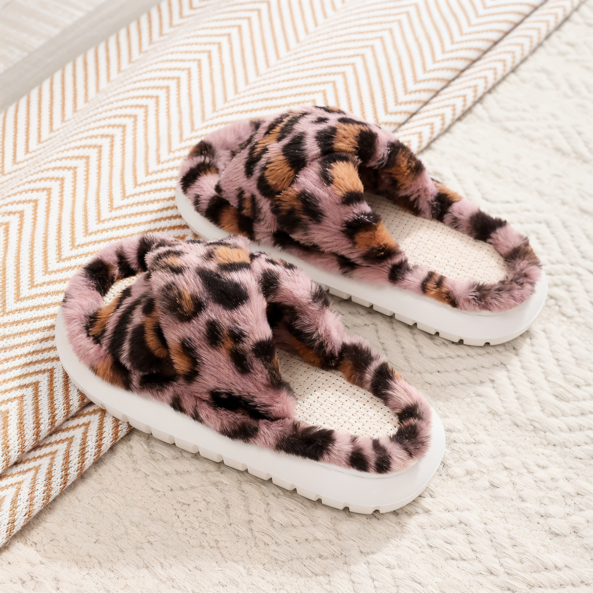 Fleece-Lined Criss-Cross House Slippers for Women & Men – Cozy Indoor Footwear with Cushioned EVA Sole | Thomler