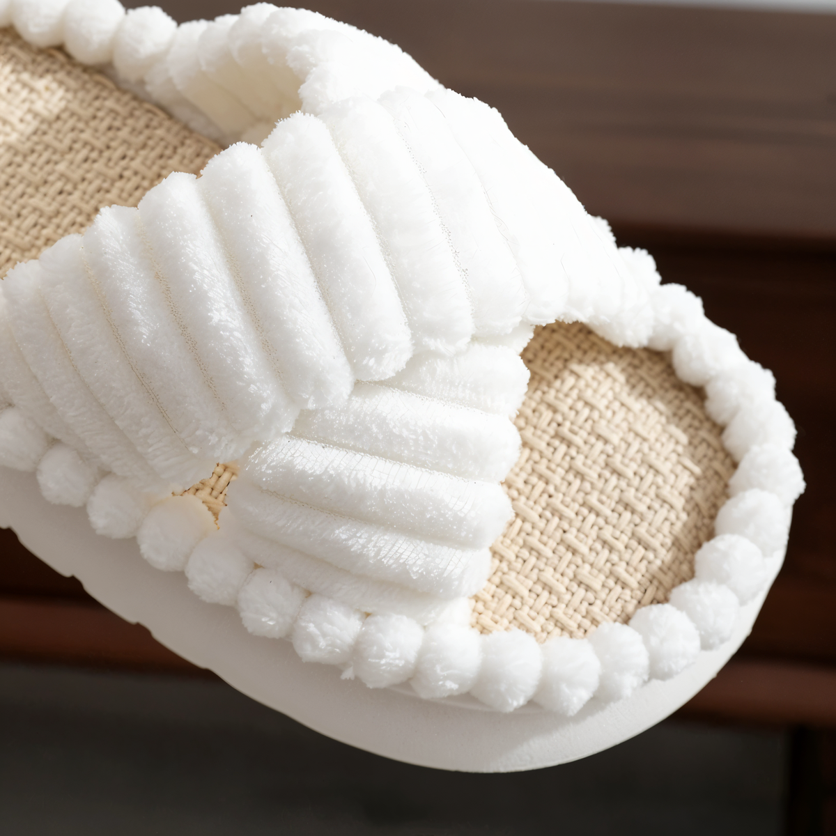 Fleece-Lined Criss-Cross House Slippers for Women & Men – Cozy Indoor Footwear with Cushioned EVA Sole | Thomler