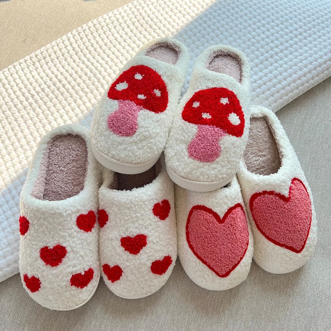 Plush Heart Slippers – Ultra Soft Indoor Shoes with Non-Slip Sole for Women | Thomler