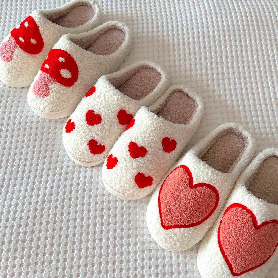 Plush Heart Slippers – Ultra Soft Indoor Shoes with Non-Slip Sole for Women | Thomler