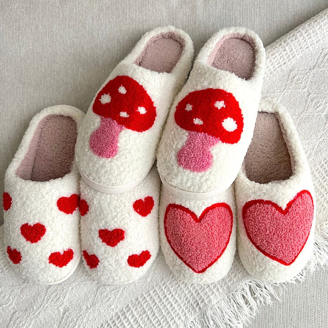 Plush Heart Slippers – Ultra Soft Indoor Shoes with Non-Slip Sole for Women | Thomler