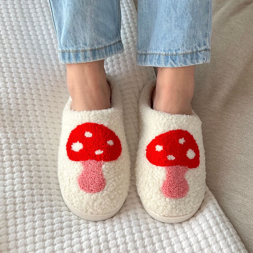 Plush Heart Slippers – Ultra Soft Indoor Shoes with Non-Slip Sole for Women | Thomler