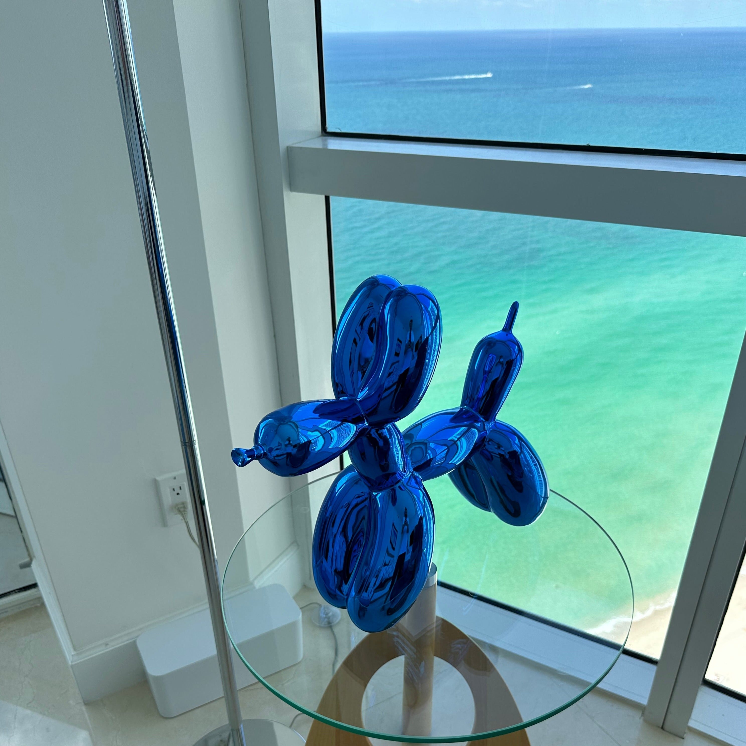 Resin Balloon Dog Sculpture – Modern Pop Art Figurine for Shelf, Desk & Home Decor in 3 Sizes | Thomler
