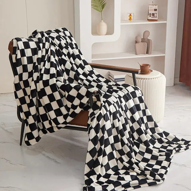 Checkered Throw Blanket – Soft Polyester Sofa Cover in Classic Plaid Pattern for Couch, Bed, or Armchair | Thomler