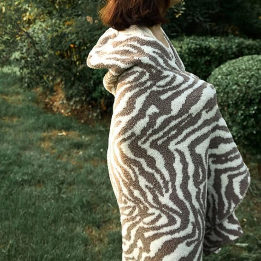 Black & White Animal Print Microfiber Throw Blanket – Plush Velvet Accent for Couch or Bed | Thomler