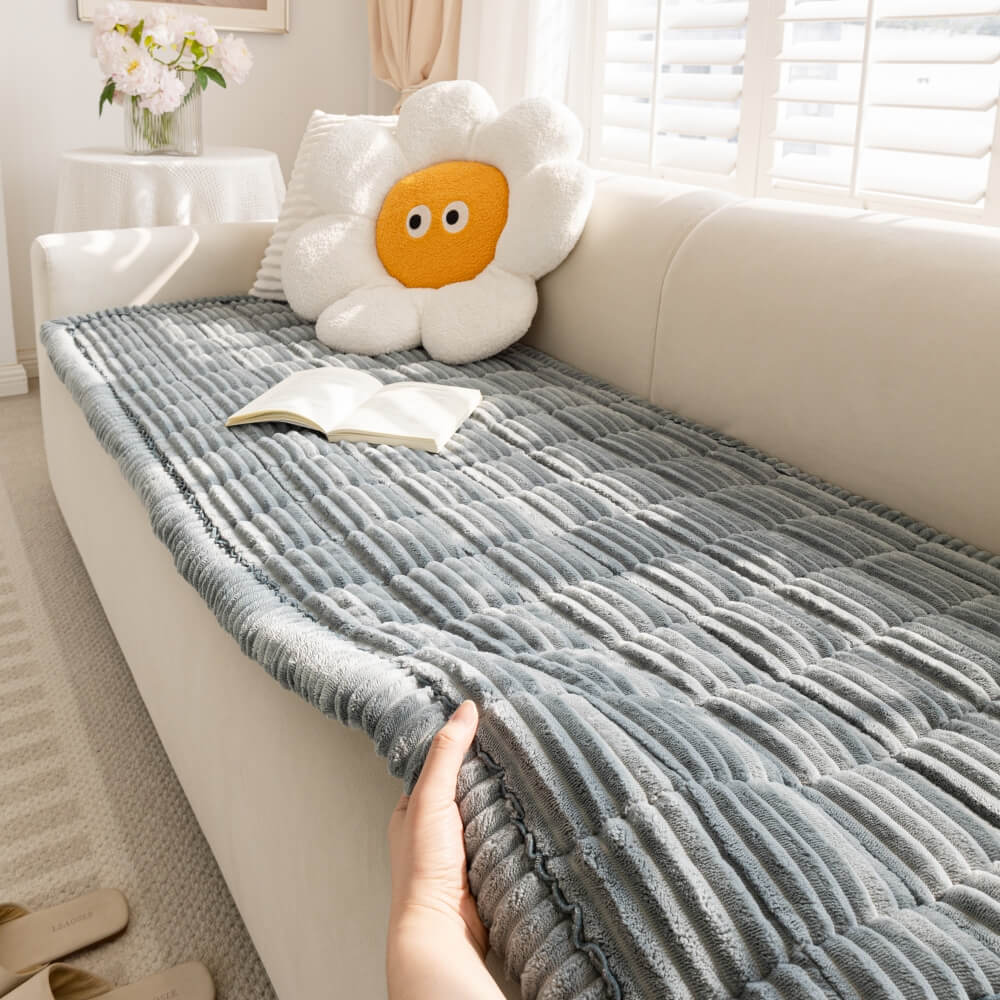 Plush Flannel Furniture Protector for Pets – Non-Slip Waterproof Sofa Throw for Dogs & Cats – Machine Washable Couch Shield | Thomler