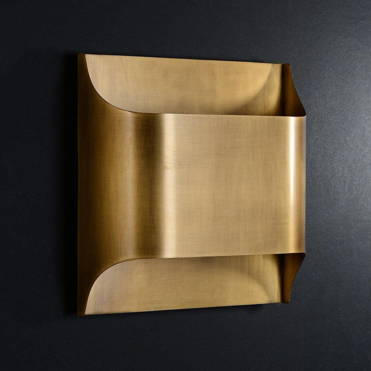 Contemporary Brass Cylinder Wall Light Fixture for Modern Interiors | Thomler