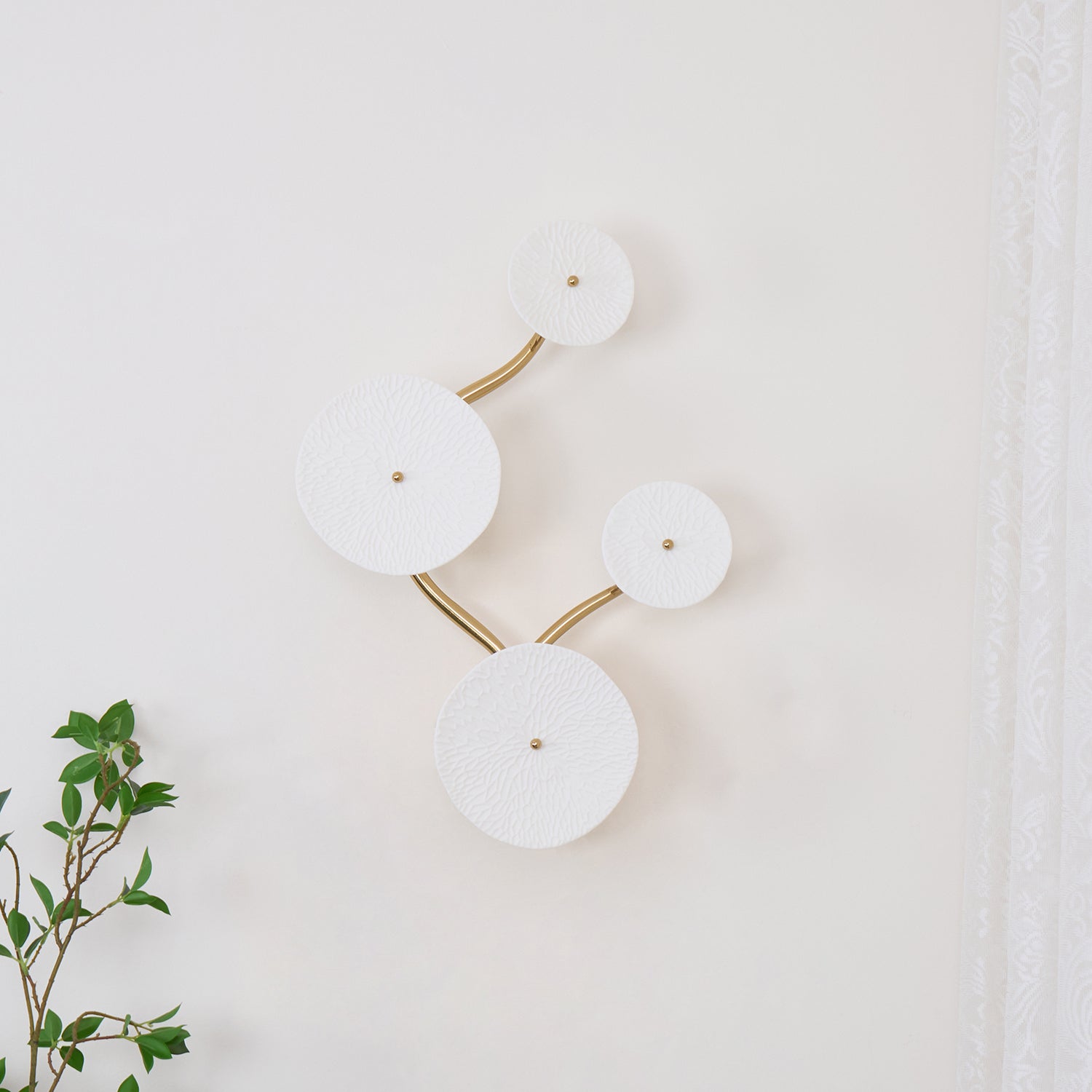 Ceramic Wall Lamp 19.7 in Vertical Lotus Cascade Gold Indoor LED Decorative Lighting | Thomler