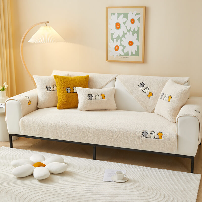 Plush Faux-Sherpa Furniture Throw with Paw Print Detail – Pet-Friendly Sofa & Chair Protection | Thomler