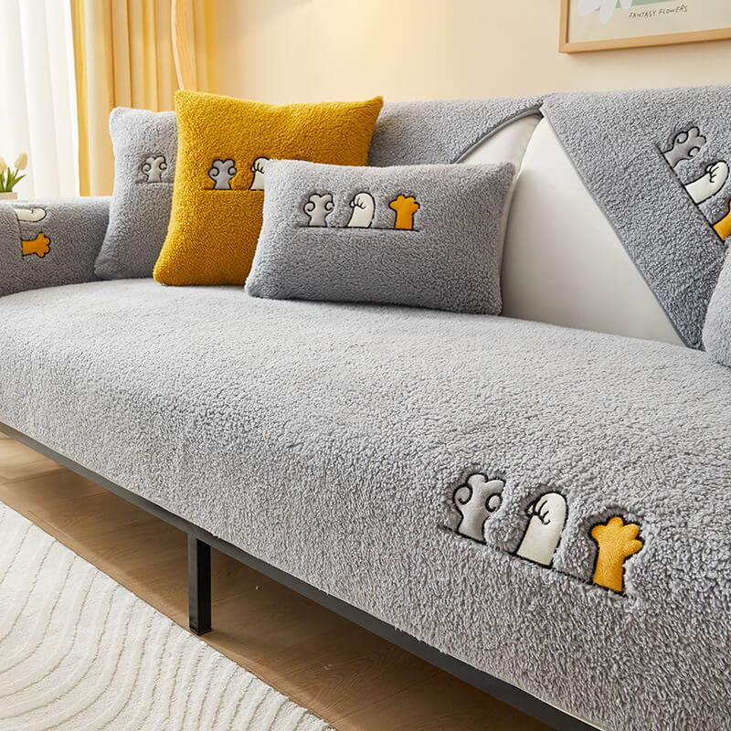 Plush Faux-Sherpa Furniture Throw with Paw Print Detail – Pet-Friendly Sofa & Chair Protection | Thomler