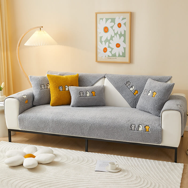 Plush Faux-Sherpa Furniture Throw with Paw Print Detail – Pet-Friendly Sofa & Chair Protection | Thomler