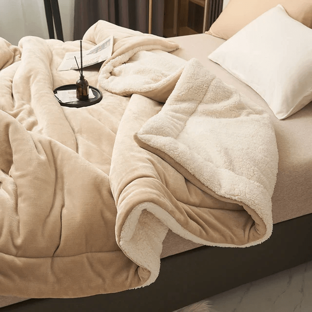 Fleece Throw Blanket – Plush Layer for Couch, Chair & Bed | Machine-Washable Comfort for Living Room & Bedroom | Thomler