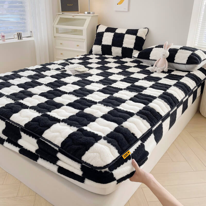 Plush Fitted Sheet Cover with Grid Pattern – Soft Velvet Bed Topper for Twin Full Queen King – Pet-Safe Elastic Mattress Protector for | Thomler