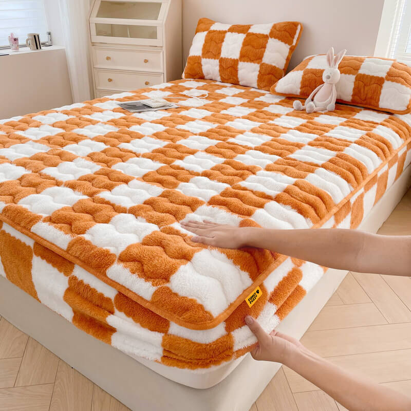Plush Fitted Sheet Cover with Grid Pattern – Soft Velvet Bed Topper for Twin Full Queen King – Pet-Safe Elastic Mattress Protector for | Thomler