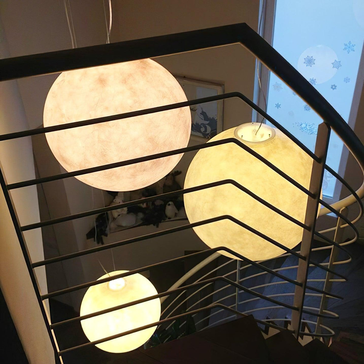 Spherical White Moon Pendant Light – Modern Hanging Globe for Bedroom, Dining Room & Living Room | Thomler