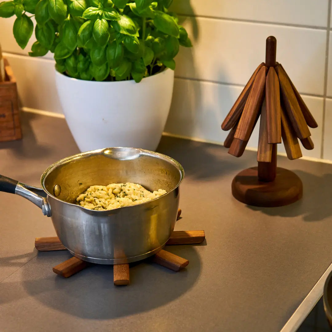 Trivet Stand Solid Wood Tree Shaped Countertop Pan Protection Kitchen Coaster Holder Scandinavian Natural Heat Resistant Organiser | Thomler