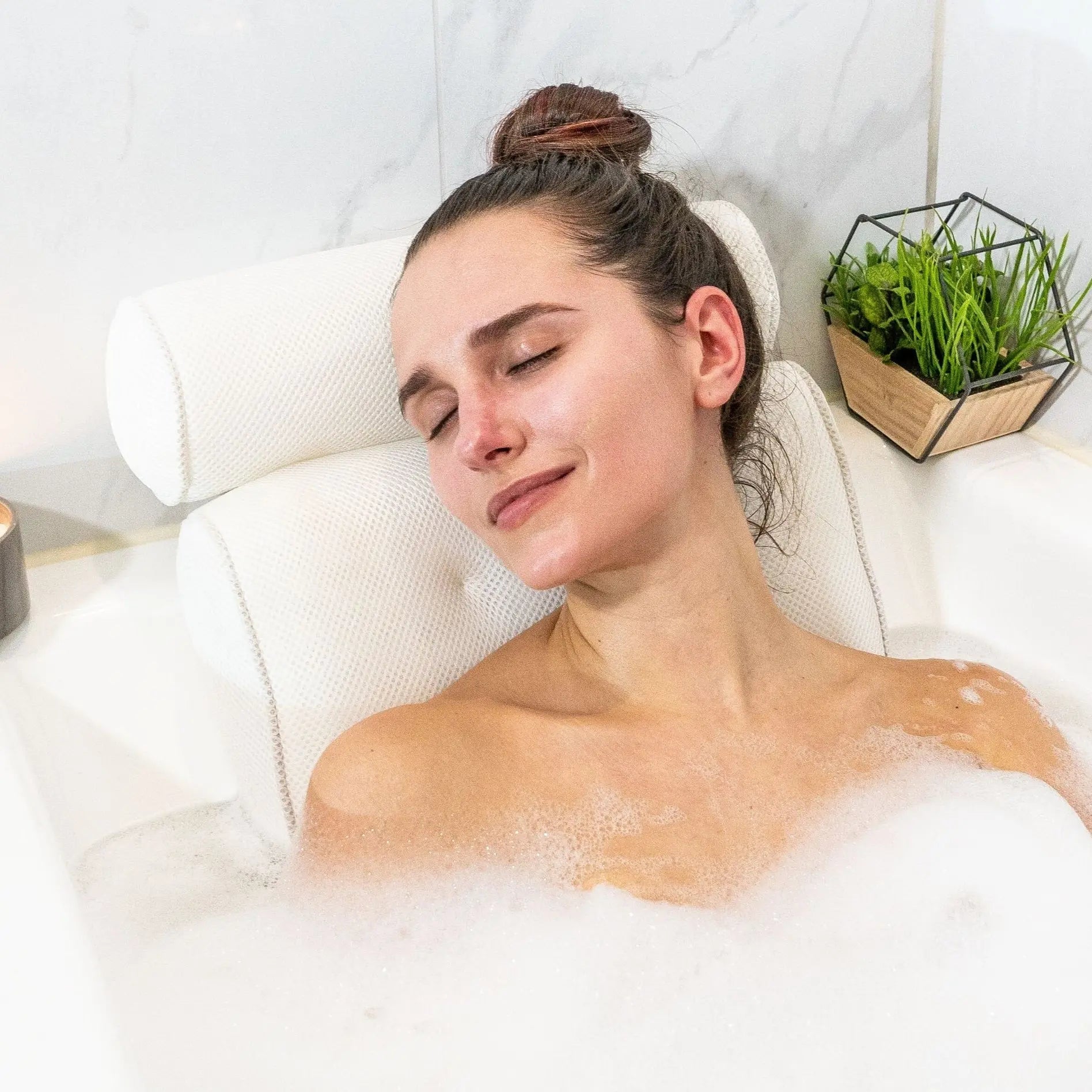 Cushioned Bath Pillow with Suction Cups for Bathtubs, Hot Tubs & Spas – Waterproof Padded Headrest for Neck & Back Support | Thomler