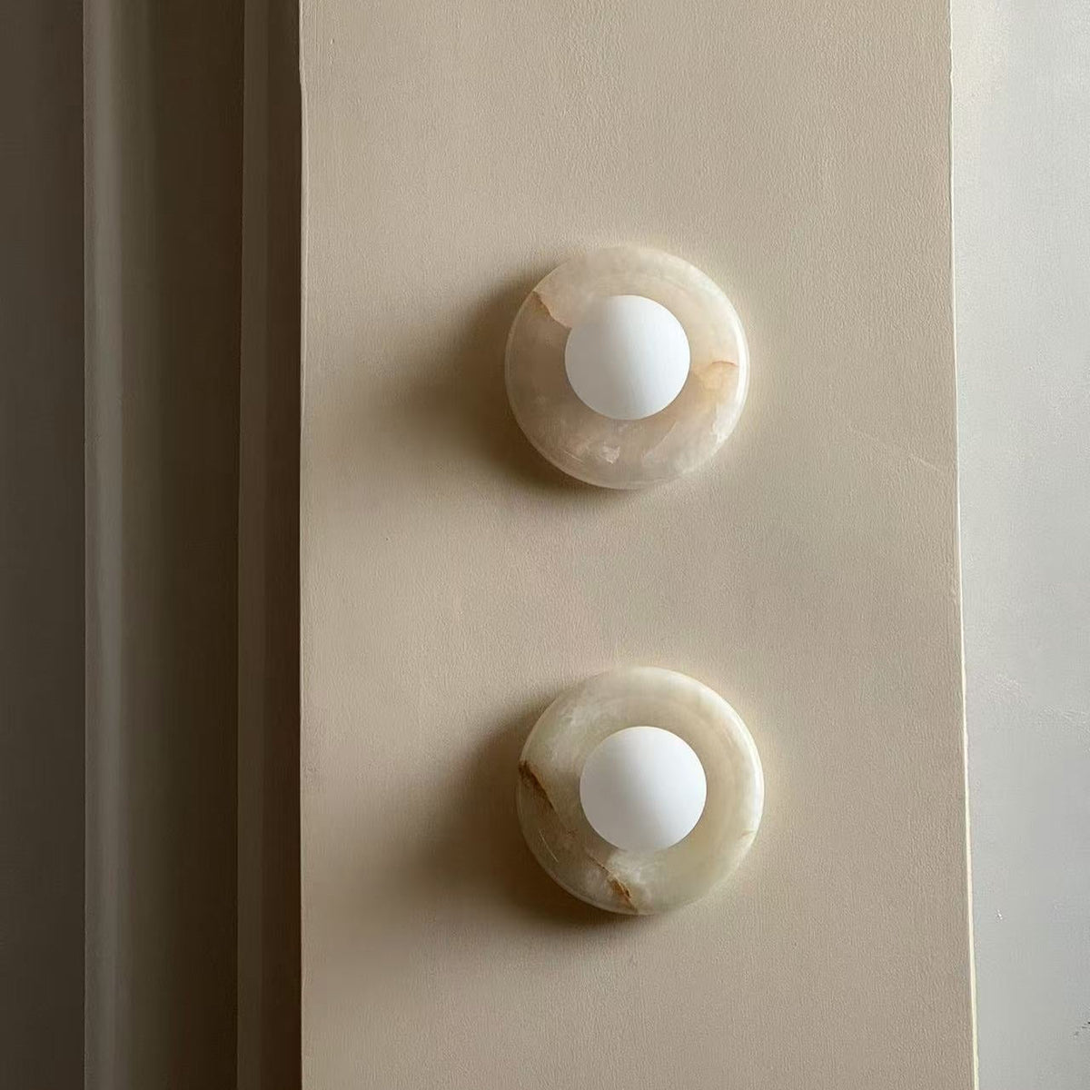 Round Glass Wall Sconce with Curved Marble Backplate for Living Room, Bedroom & Hallway – Hardwired Modern Indoor Light Fixture | Thomler