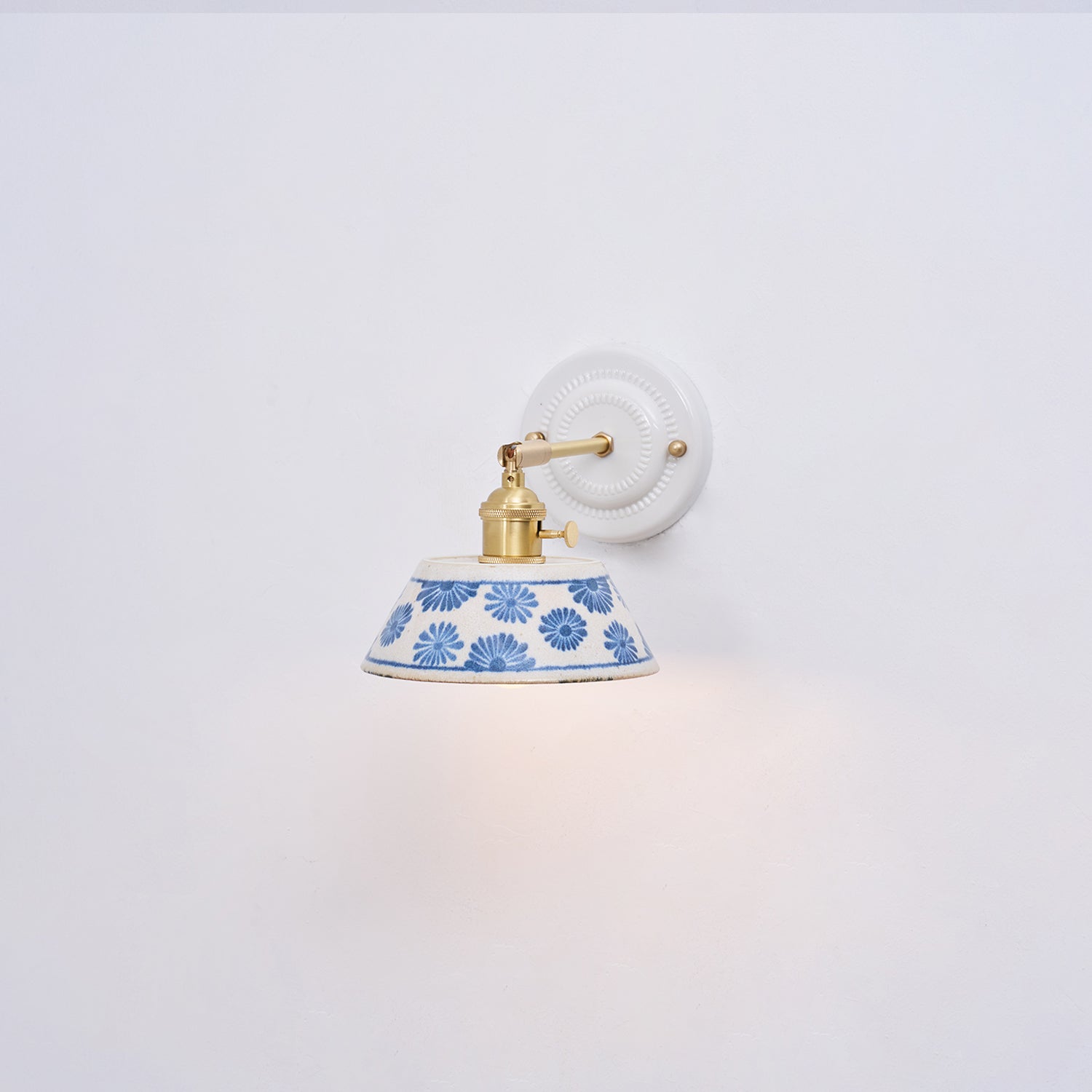 Wall Lamp Ceramic 6.7 in Blue White Brass Accent Bathroom Hallway Reading Light | Thomler