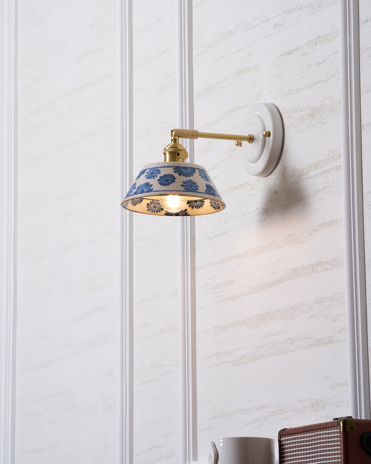 Wall Lamp Ceramic 6.7 in Blue White Brass Accent Bathroom Hallway Reading Light | Thomler