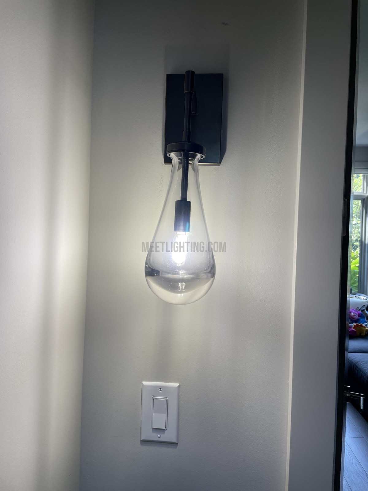 Hand-Blown Glass Wall Sconce with Teardrop Shade – Modern Brass Lighting for Bedroom, Hallway & Living Room | Thomler